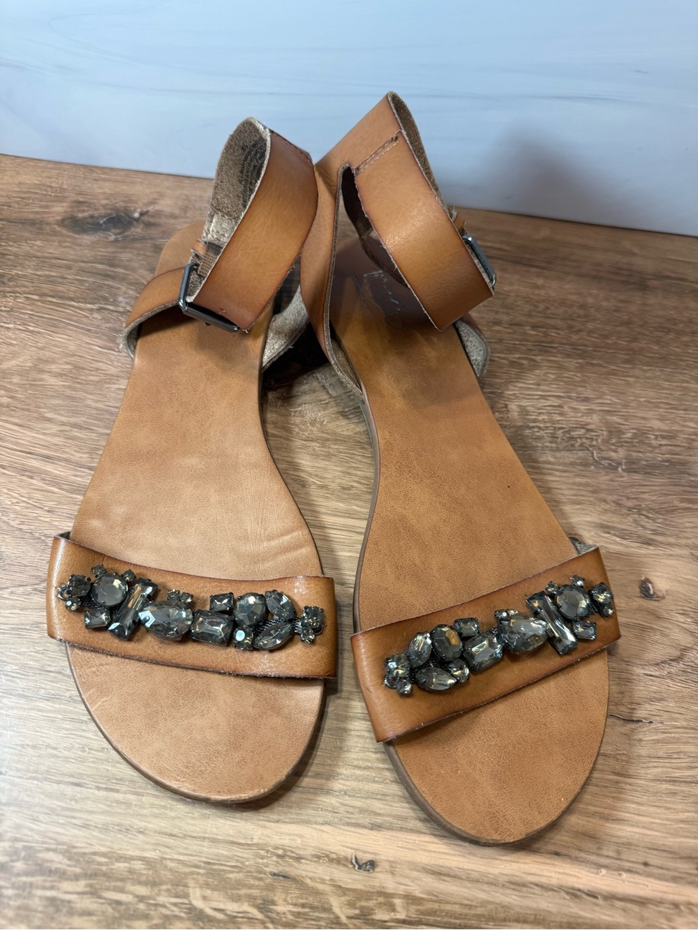 Mossimo Cognac Jeweled Ankle Strap Flat Sandals Women’s Size 8.5